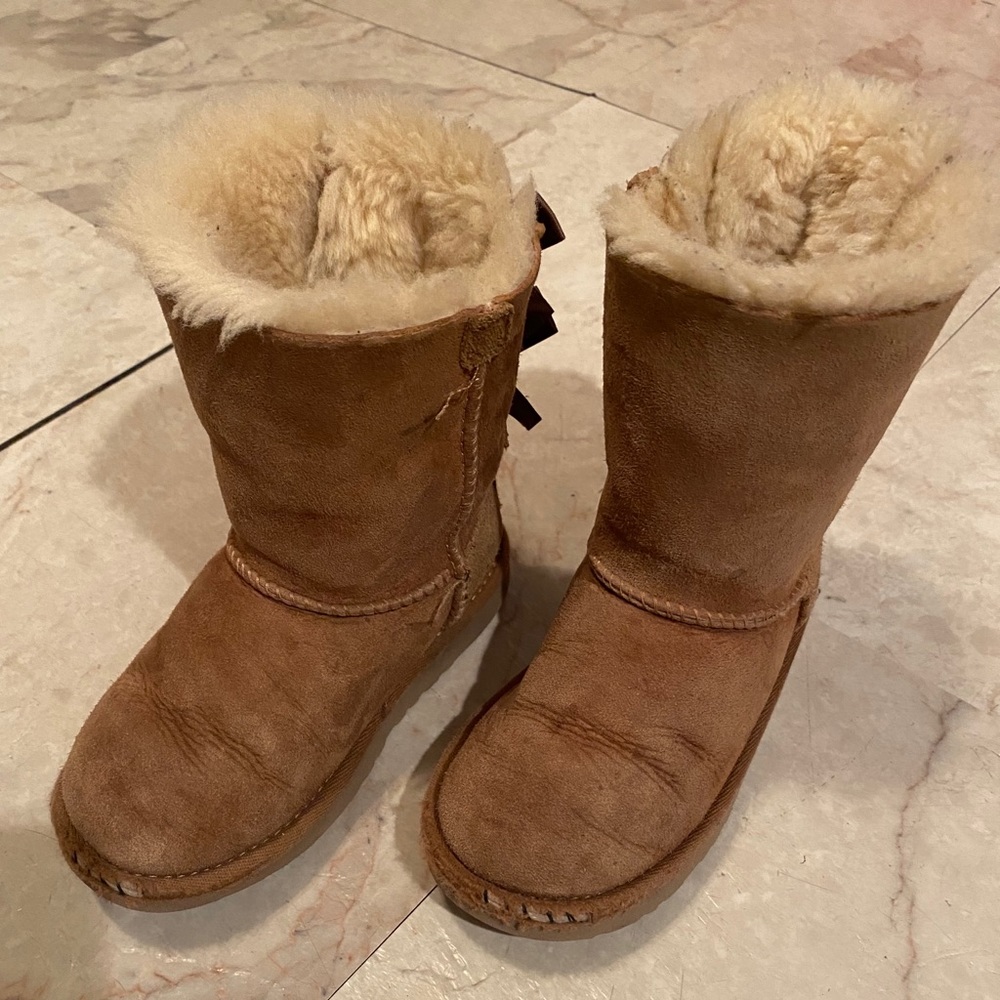Kids Ugg Bailey Bow Boot- great condition!!!!
